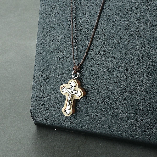 Pieni puinen latinalainen ristiriipus Katolinen risti kaulakorut Uskonnollinen Jeesus INRI Korut Miehille Köyketju bijoux NC213