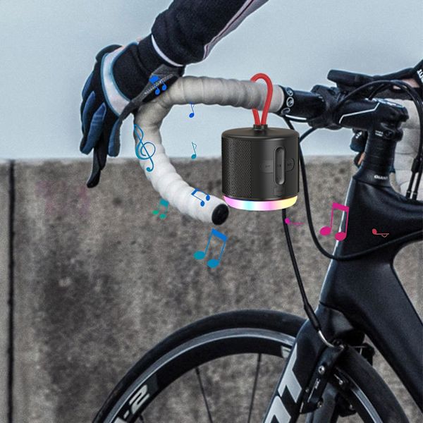 Bluetooth-kaiutin, kannettava Bluetooth-kaiutin, 7 tunnin toistoaika, 66 jalan Bluetooth-kantama, parannettu basso ja mikrofoni