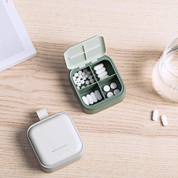 4-Facks Portabel Pillerask, Dekorativ Medicinorganisatör i Metall för Ficka/Handväska (Grön).