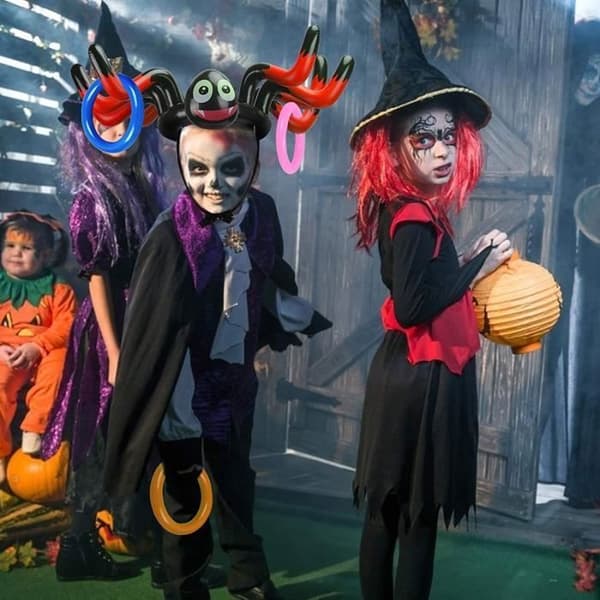 Oppblåsbart Halloween-edderkopp-lekesett med 4 fargerike kasteringer - dekorasjonssett