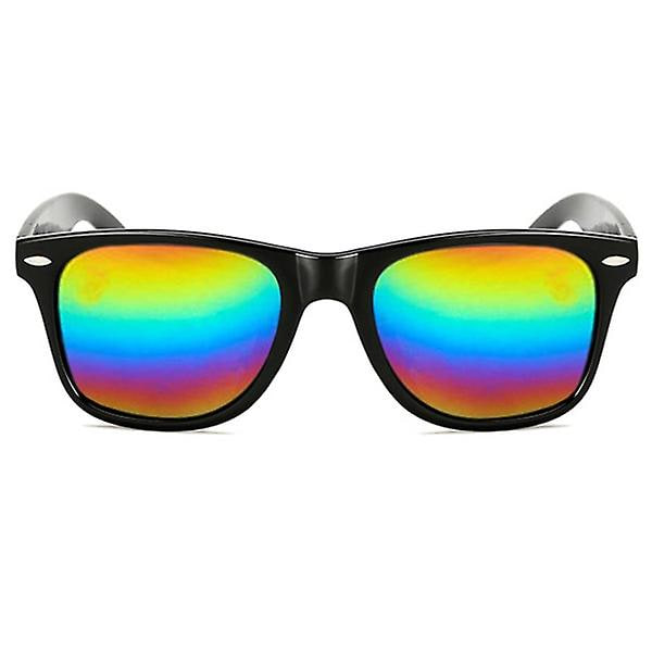 Sorte Wayfarer-solbriller med regnbuefarvede spejlglas