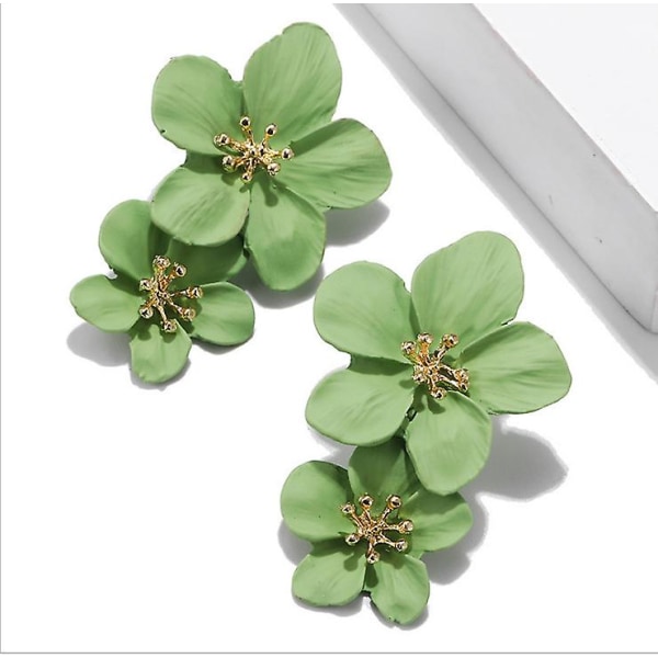 Gröna örhängen japanska och koreanska kreativa söta blomörhängen temperament fashionabla spraymålade blommor pärlörhängen örhängen