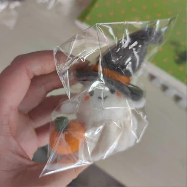 Sett med spøkelsespynt i ullfilt - Halloween-dekor med gresskar og trollmann - Håndlagde julegaver E