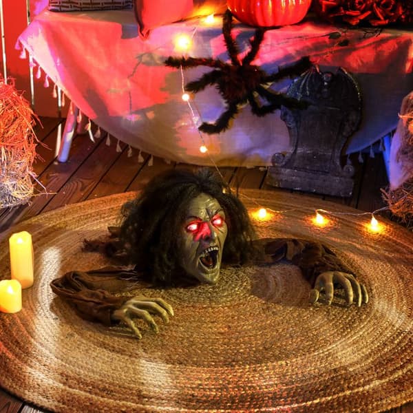 Krypende zombie Halloween-dekorasjon med lyder, lys og batteridrift