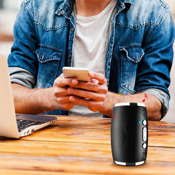 Udsalg Ny Udsøgt Cylindrisk Bærbar Bas Bluetooth Højttaler Farverige Lys Fed Gave Lyd