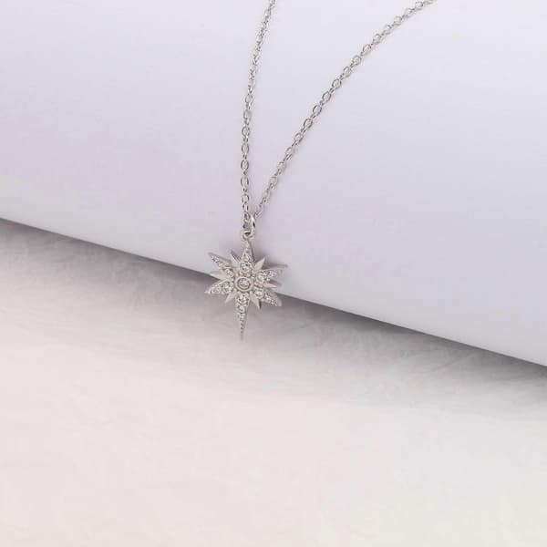 Eleganta symbolhalsband för kvinnor