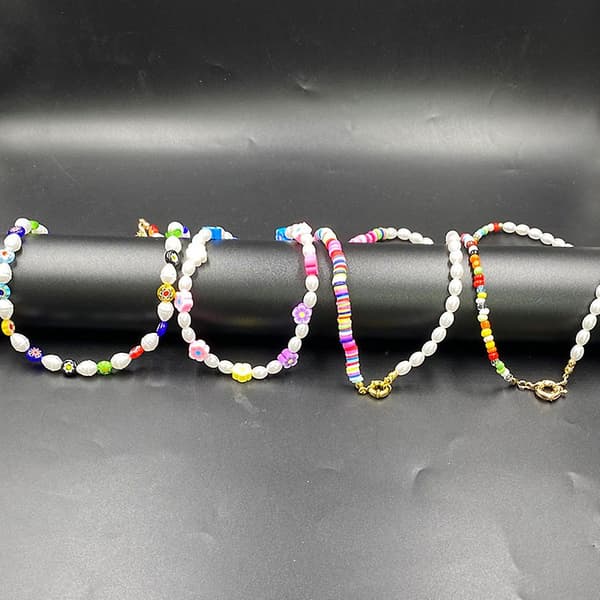 Boho pärlchoker halsband för kvinnor tonårsflickor strand halsband set 4-pack