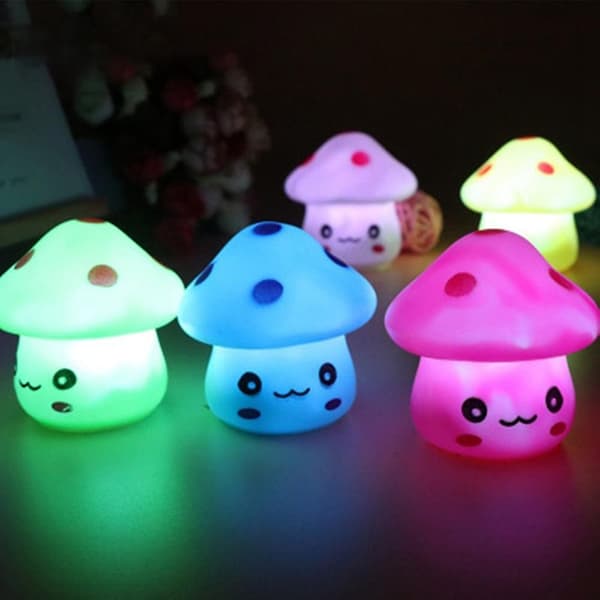 Fargerik belysning Mini sopp LED nattlys Hjem trapper Sengelampe gave T（Hvit）
