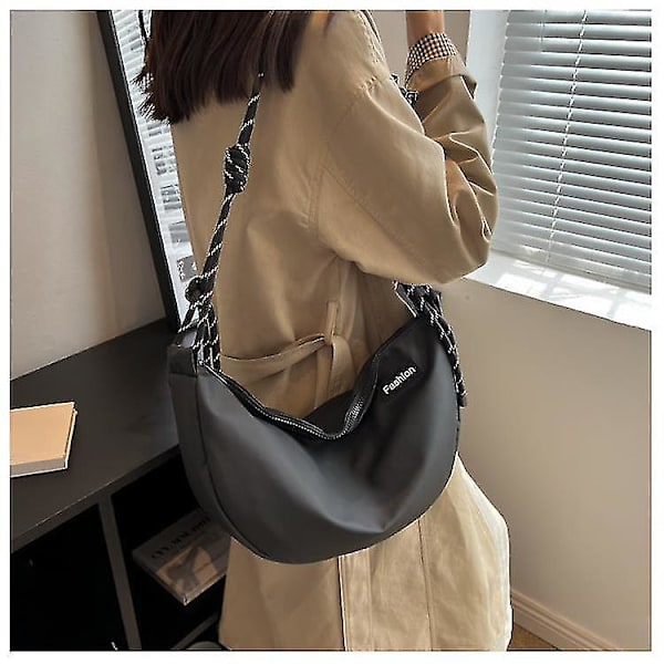 Avslappnad och mångsidig damväska populär populär crossbody väska trendig ensidig dumplingsväska（svart）