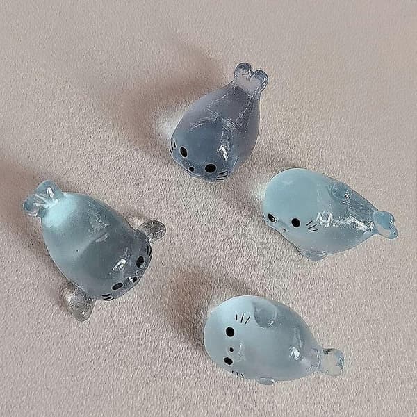 5 st. självlysande minisälfigurer för mikrolandskapsdekoration Random 5pcs