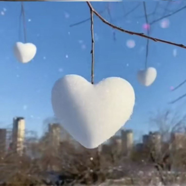 Snöbollsmaskin i plast med rött hjärta, utomhusleksak för barn, snögubbeform, klämma, vinterleksak ns2