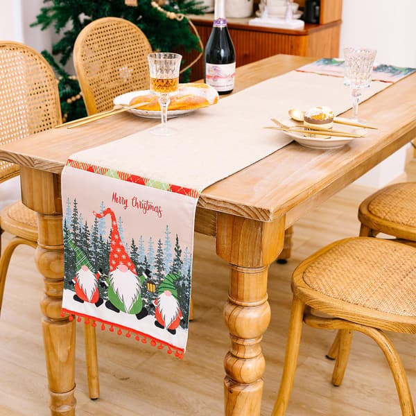 Julsnögubbe Bordlöpare, Julskogsmönster, Elegant Semesterdekoration