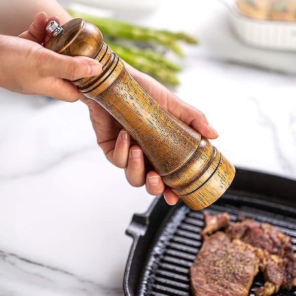 Pepparkvarn, Set med pepparkvarnar i trä, saltpepparkvarn