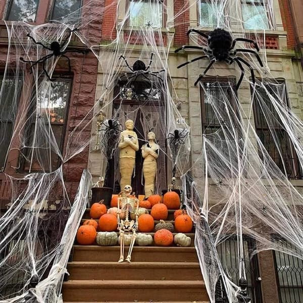 1000 kvadratfot utvidbart Halloween-spindelvev med 100 lysende edderkopper for flerfarget dekorasjonssett