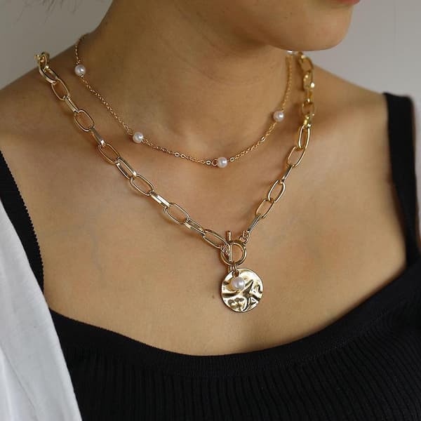 2 stk./sæt Bohemian Ladies Multi-layer Temperament Sexy Gentle Pearl Folded Disc Design Sense Bead Chain Halskæde