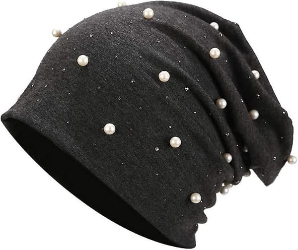 Slouch With Pearls Är Utrustad Med Ädla Strass-Nitar. Fin Och Lätt