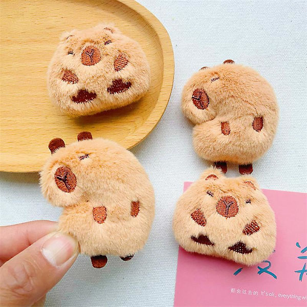 Kreativ mjuk plyschdjur Capybara brosch leksak tecknad söt brosch（A4）