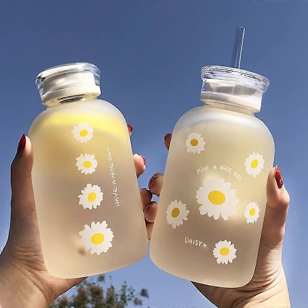480ml Mjölkjuice Söt Vattenflaska med Skala 2 Lock Liten Prästkrage Matt Bärbar Transparent Vattenkopp Glasflaskor Kreativ Praktisk Kopp (Sex Blommor)