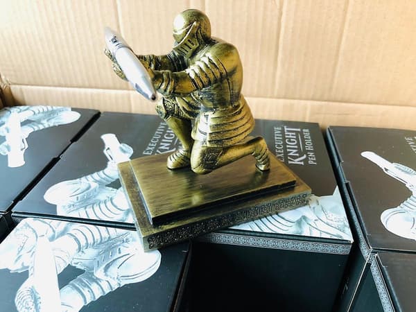 Ritarin pidike Executive Knight - Ritarin panssarisoturi - Ritarin kynäteline - Kirjoitustarvikkeiden kynäteline