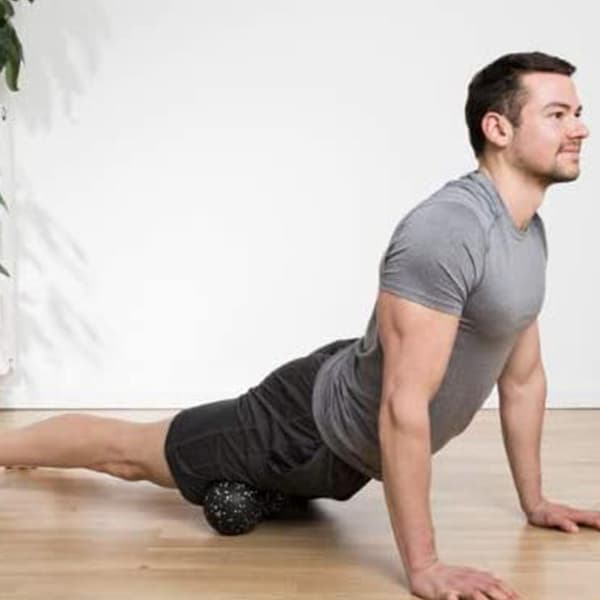 Massagebold | EPP fitness massagebold - 8*16cm sort og hvide prikker