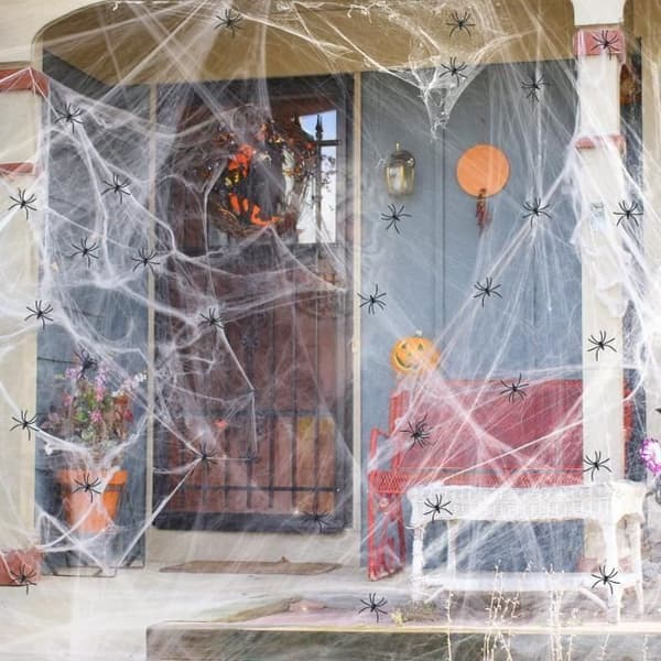 Halloween Spindelvæv - Strækbart - 500g - 100 Hvide Falske Edderkopper - Dekorationssæt