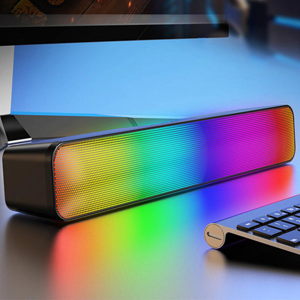 Langaton Bluetooth-kaiutin älykkäällä bassolla ja RGB-värivalonauhalla (kuten kuvassa)