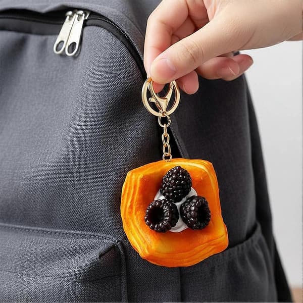 Brödnyckelring Stressleksak - Realistisk efterrätt, PU-material, Sorterade blackberries