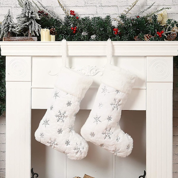 45 cm Julstrumpor 4-pack, vita stora lyxiga fuskpälsmanchetter med paljett-snöflingor design för juldekorationer (4, Silver)