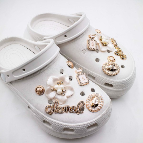 Pearl Flower Shoe Berlocker för flickor och kvinnor - Fashionabla diamantemalj med pärlkedjor