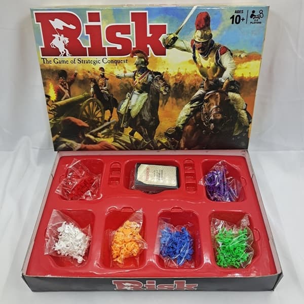 Hasbro Classic Risk Edition brætspil - Tidløs strategisk underholdning