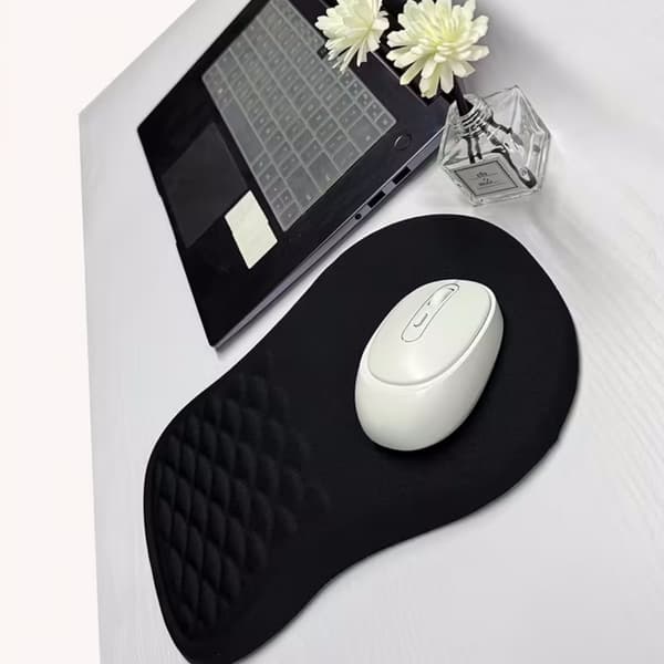 Ergonomisk musemåtte med håndledsstøtte, skrånende musemåtte til håndledsstøtte, skrånende hukommelsesskum håndledsstøtte, computertilbehør.