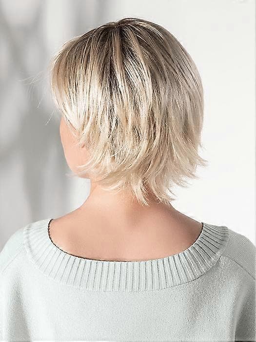Damperuk gradient blond kort lockigt hår