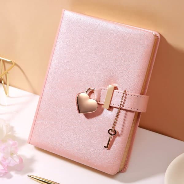 A Diary with Lock and Key, a Heart-Shaped Combination Lock, a Lockable Diary for Girls, a Personal Leather Notebook (B).