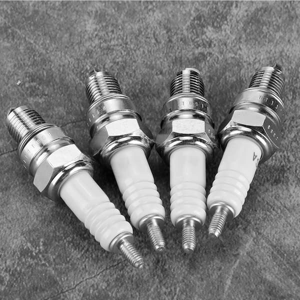 4 kpl D8EA sytytystulppaa CB 750 KFA 400F 350F M D8EA sytytystulppa 110CC ATV:lle