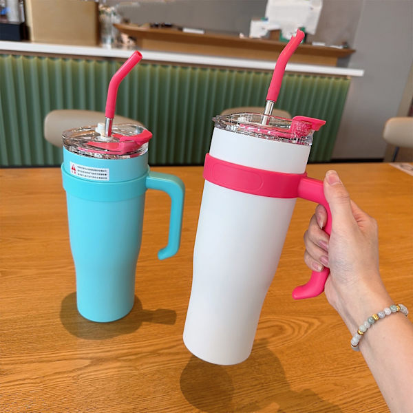 Bil Isolerad Mugg Rostfritt Stål 1250ML med Sugrör Isolerade Tumblers för Utomhusresor Blå