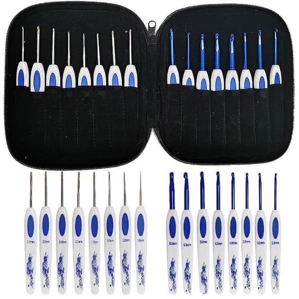 Set of 16 ergonomic crochet hooks with stylish case