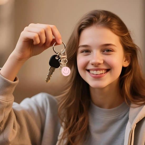 Sæt med 24 søde smiley-nøgleringe – farverige smiley-nøgleringe