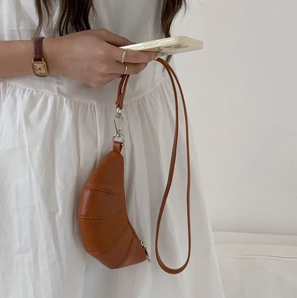Mini hornformad plånbok i PU-läder - liten crossbody-väska att bära runt halsen med polyesterfoder, myntväska för mynt och kort