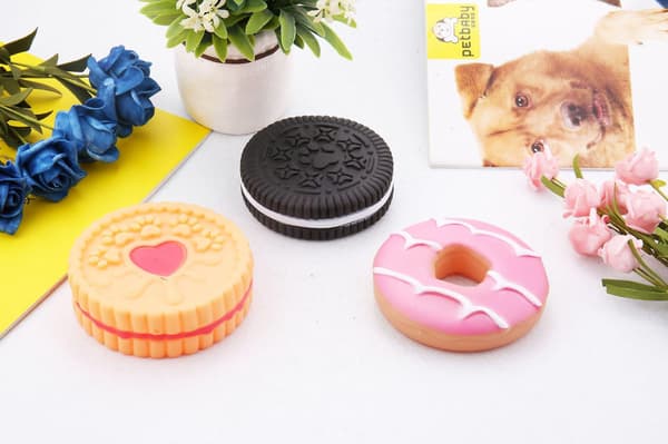 Interactive Squeaky Dog Toy, Durable Rubber Oreo Cookie Shaped Toy with Sound, Teeth Cleaning Function and Convenient Service