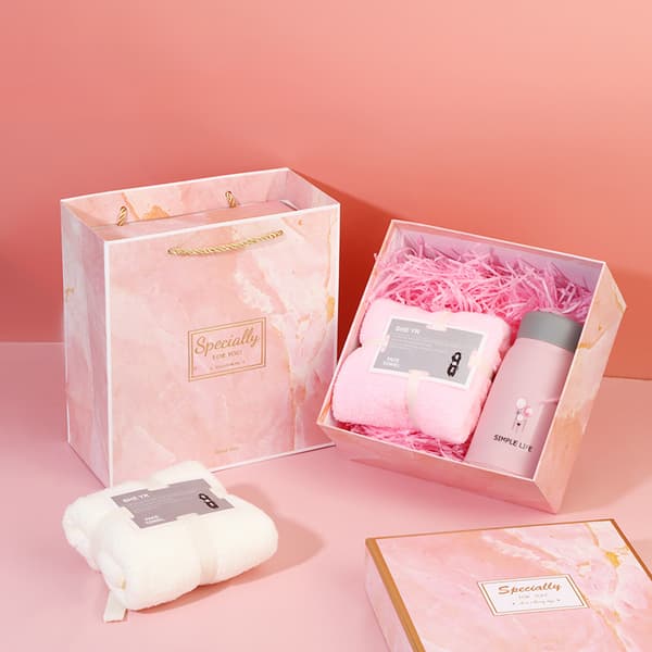 Labor Day-gave: Isolert krus – C1 Rosa håndkle + Lille Q-krus