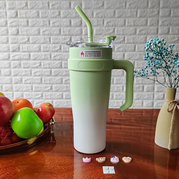 Bil Isolerad Mugg Rostfritt Stål 1250ML med Sugrör Isolerade Tumblers för Utomhusresor Gradient Grön