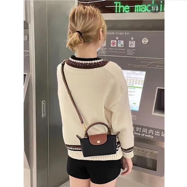 Mini dumplingväska crossbody-väska, damväska, mini liten axelväska, mörkröd