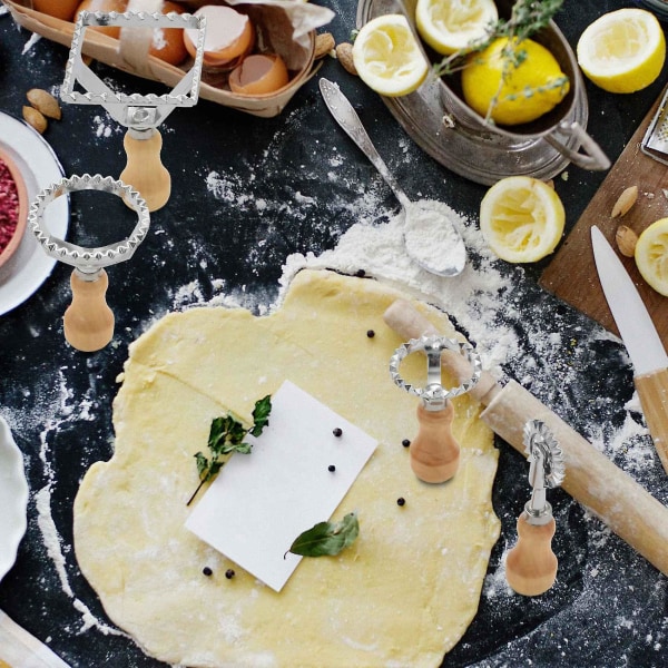 Ravioli Maker-set med stämplar och rullkniv - för att göra ravioli