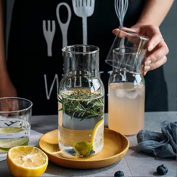 Glaskanna för juice och vatten med koppset