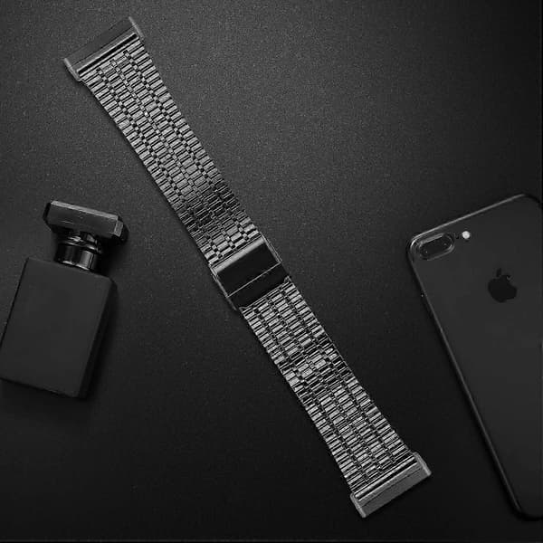 Urrem i rustfrit stål med 7 perler og dobbeltspænde til Fitbit Versa 4/Sense 2