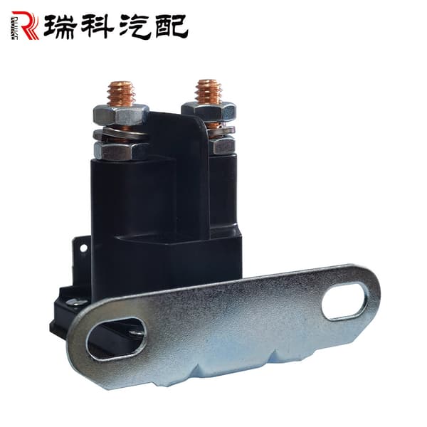 Magnetbryter 725-1426 er en 12V startsolenoidventil egnet for MTD Cub.