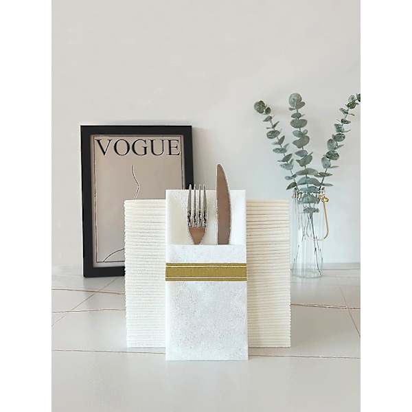 Elegante guld- og hvide engangsservietter - 50 stk., linnedfornemmelse, præ-foldet med indbygget bestiklomme - Perfekt til bryllupsfester