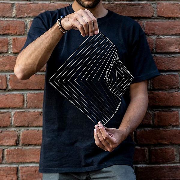 Square Wave - Den fascinerande kinetiska vindspinnaren, en magisk lugnande konstverk