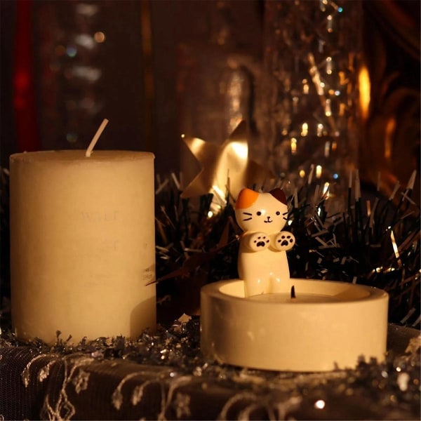 Sarjakuva Kitten kynttilänjalka, kissa lämmittää tassujaan kynttilänjalka, itsetehty säilytyslaatikkoteline, ho