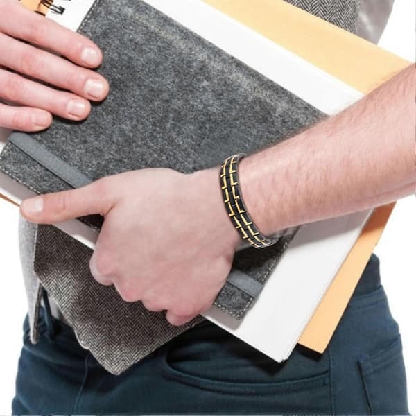 Magnetisk herrearmbånd i titaniumstål med simpelt design